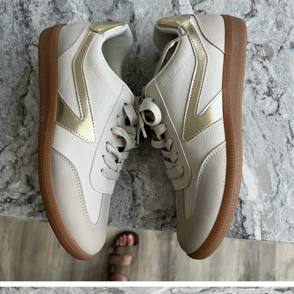 Dolce vita.  Size 8.  Stylish White and Gold Sneakers